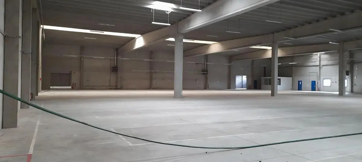  à louer – 6 490 m²