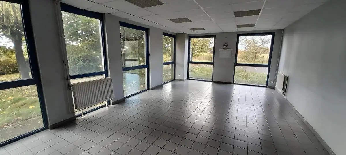  à louer – 6 490 m²