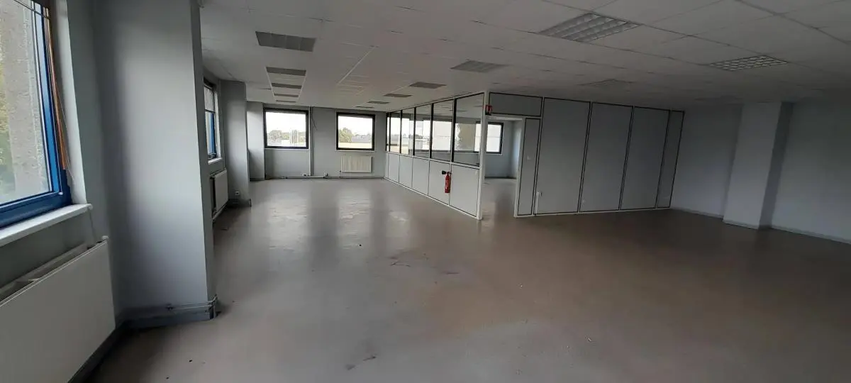  à louer – 6 490 m²