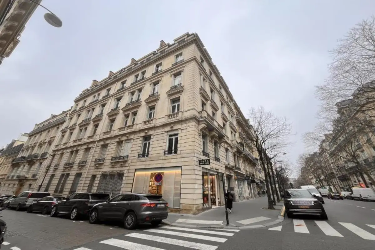 BUREAUX à louer à Paris – 351 m²