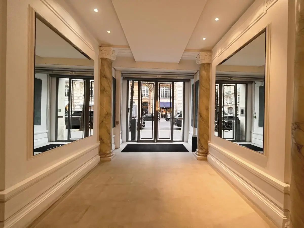 BUREAUX à louer à Paris – 351 m²