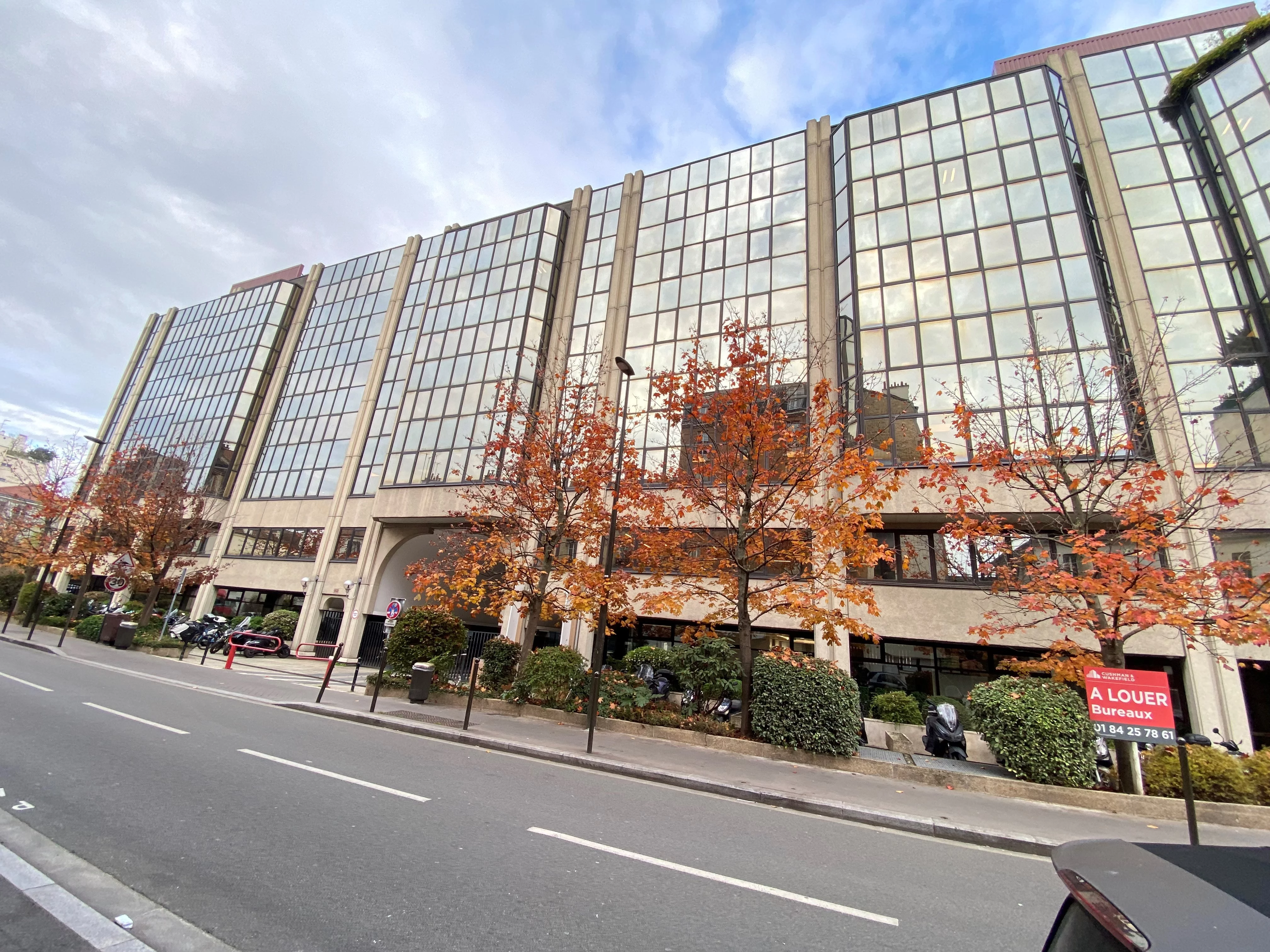 BUREAUX à louer à Boulogne-Billancourt – 2 354 m²