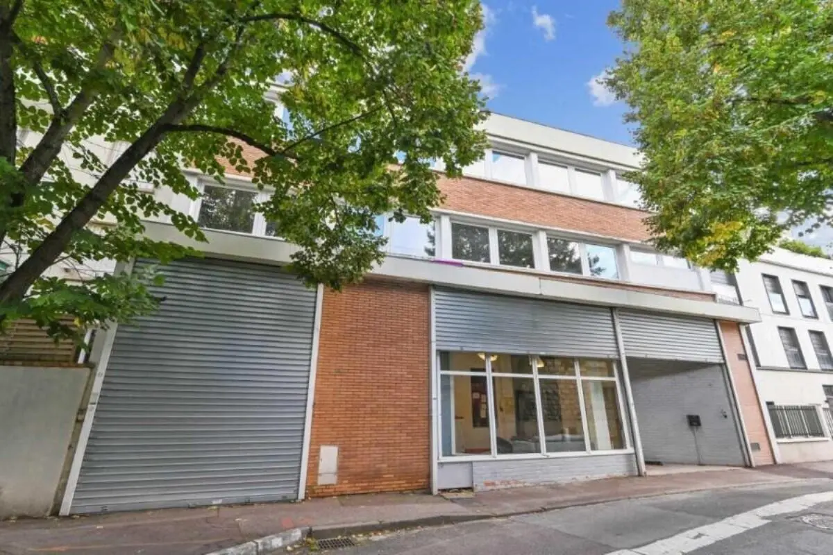  à louer à Saint-Cloud – 900 m²