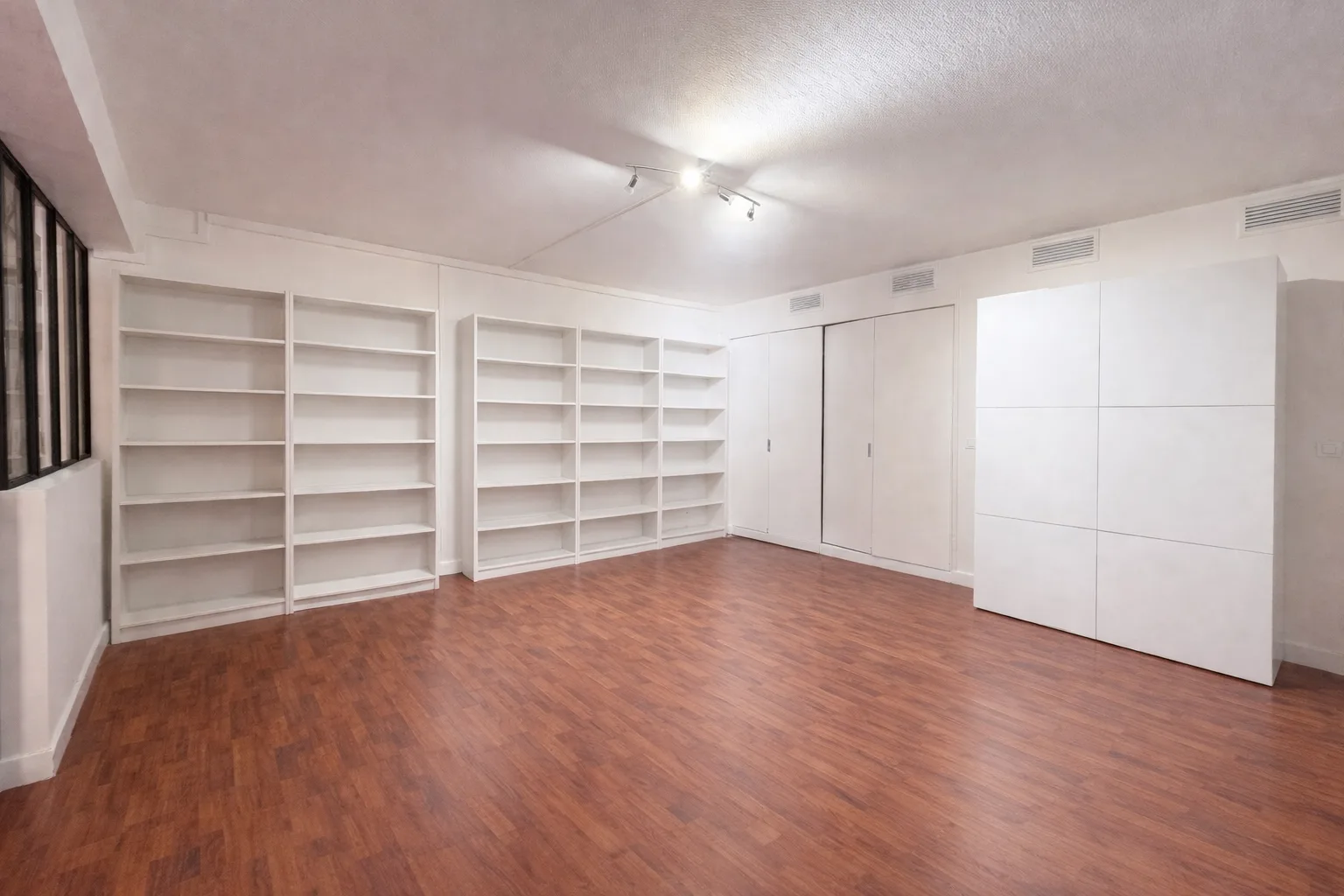 BUREAUX à vendre à Montrouge – 262 m²