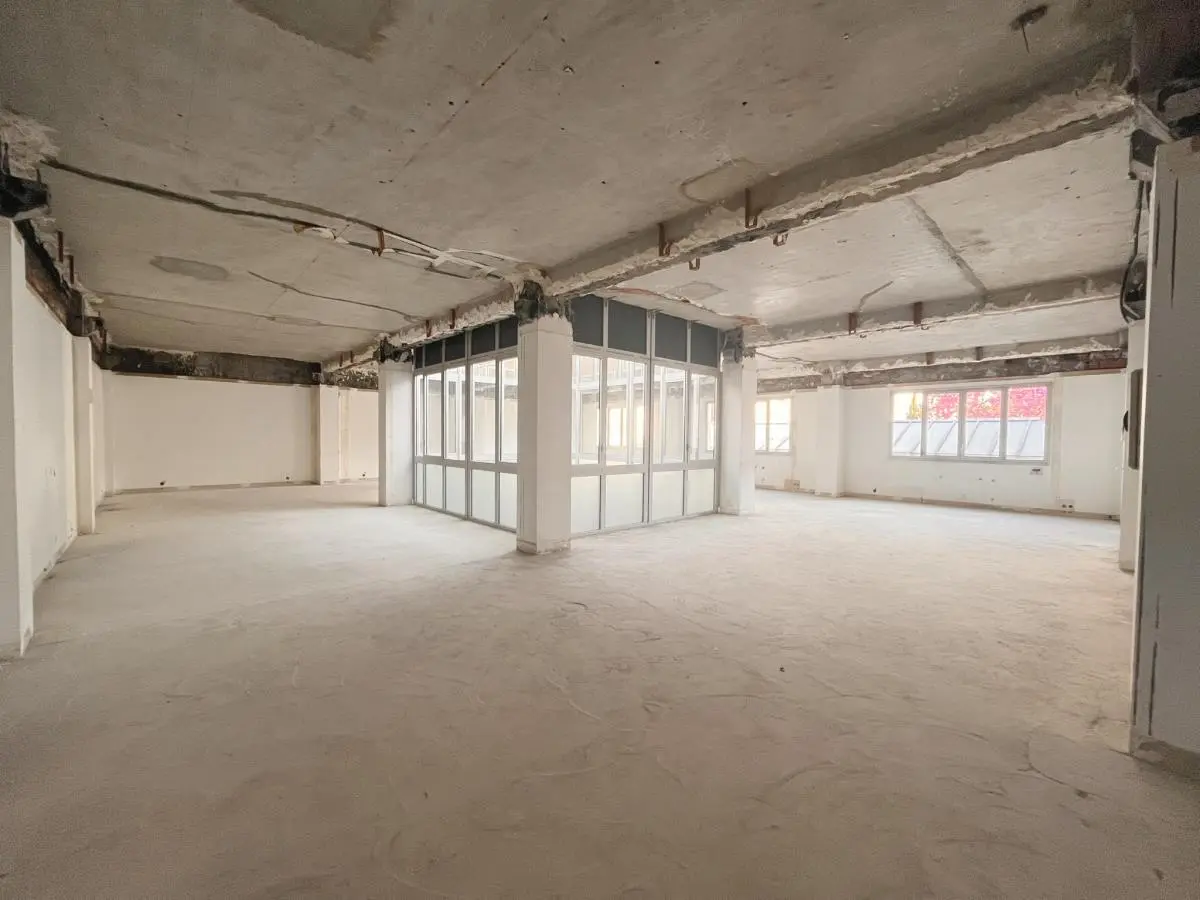 BUREAUX à louer à Paris – 1 343 m²
