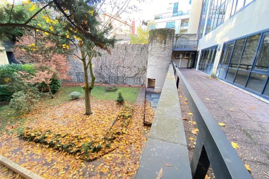 BUREAUX à louer à Issy-les-Moulineaux – 171 m²