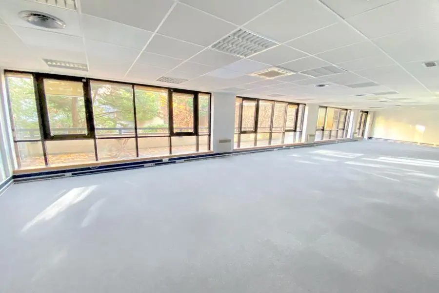 BUREAUX à louer à Issy-les-Moulineaux – 171 m²