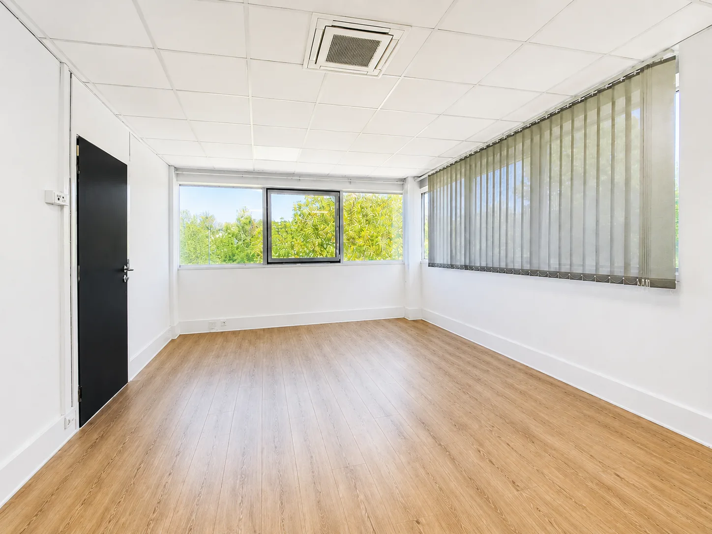BUREAUX à louer à Bièvres – 646 m²