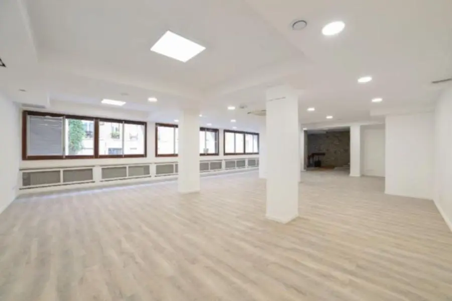 BUREAUX à louer à 75011 - Paris – 859 m²