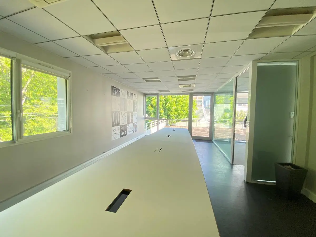 BUREAUX à louer à Saint-Cloud – 3 308 m²