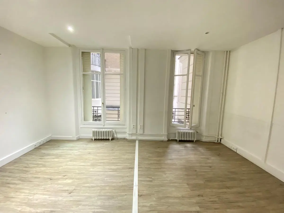 BUREAUX à louer à 75016 - Paris – 303 m²