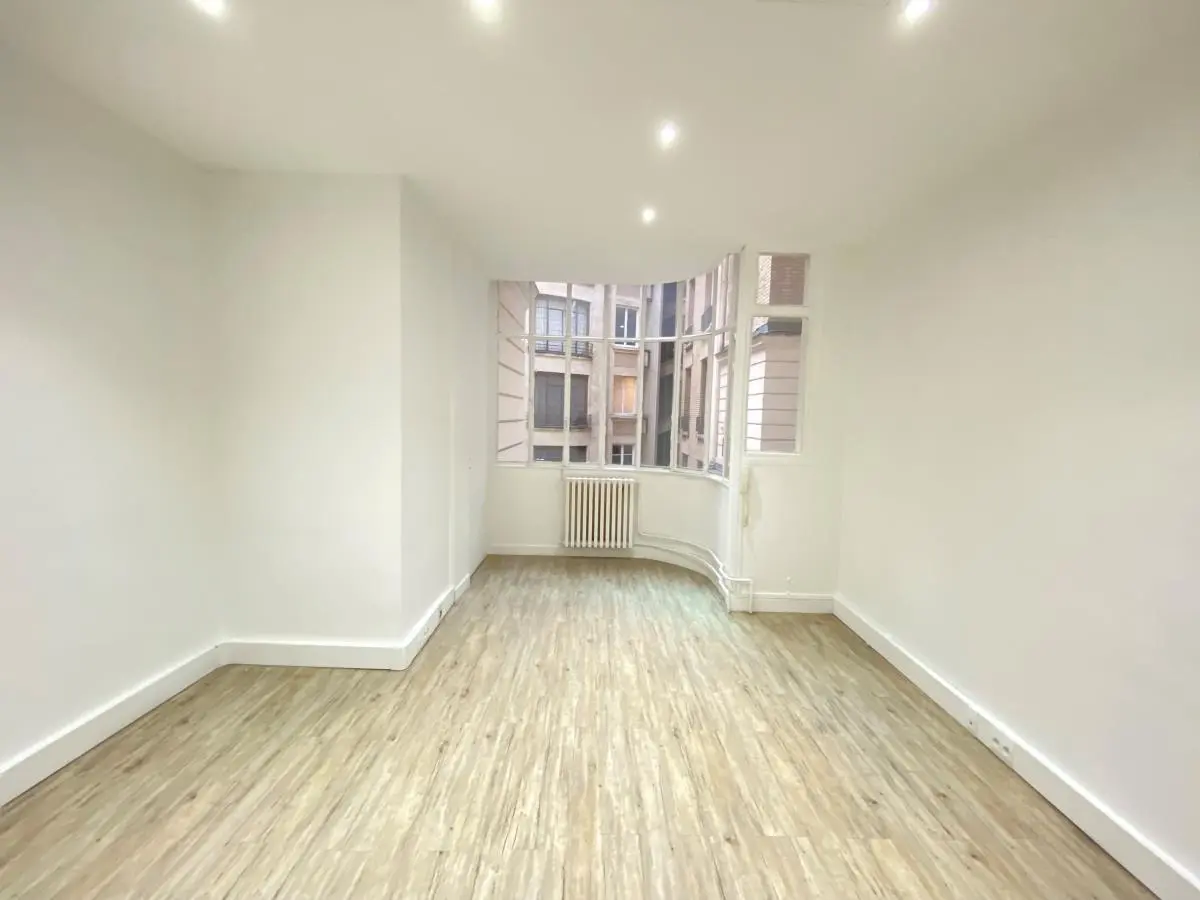 BUREAUX à louer à 75016 - Paris – 303 m²